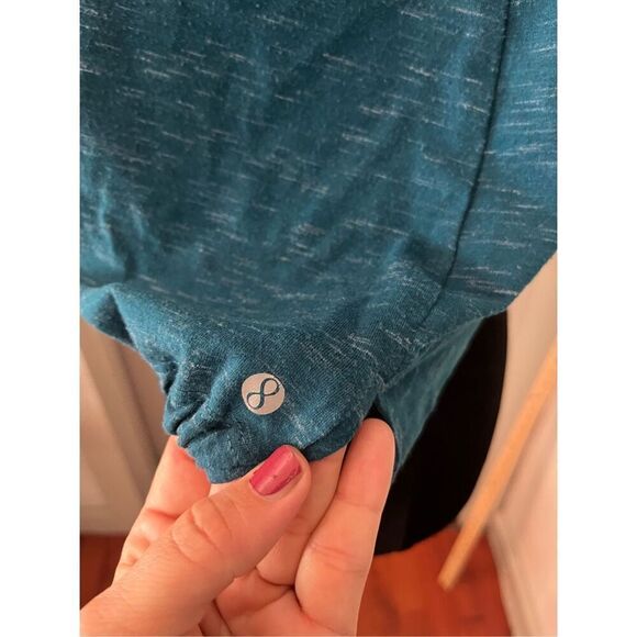 Layers Athletic Tank Top Size XS. - Picture 3 of 7